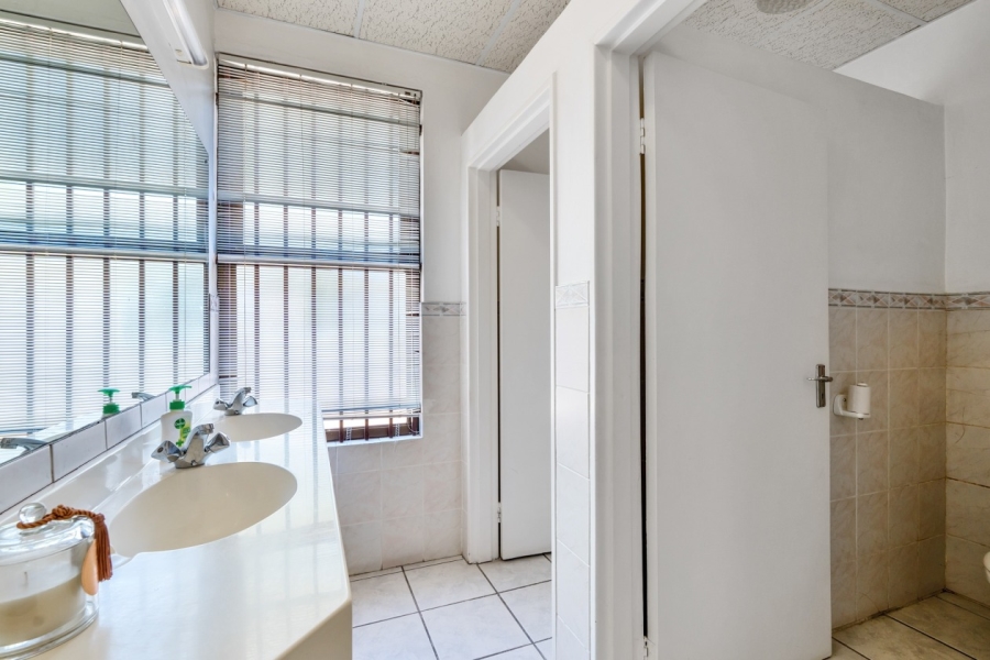 To Let commercial Property for Rent in Claremont Western Cape
